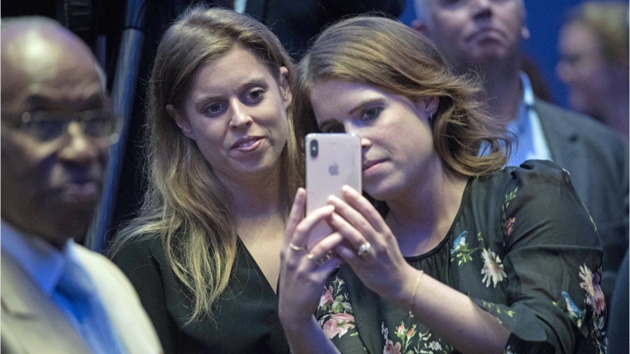 GALA VIDEO - Eugenie et Beatrice d’York également privées de bureaux à Buckingham à cause de leur père Andrew