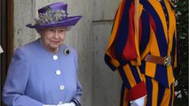 GALA VIDEO - Elizabeth II recrute : un job payé 1 200 euros… par semaine !