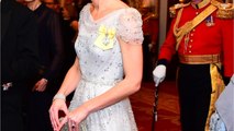 GALA VIDEO - Kate Middleton prête à souffrir pour être majestueuse : ce bijou que redoutait Diana