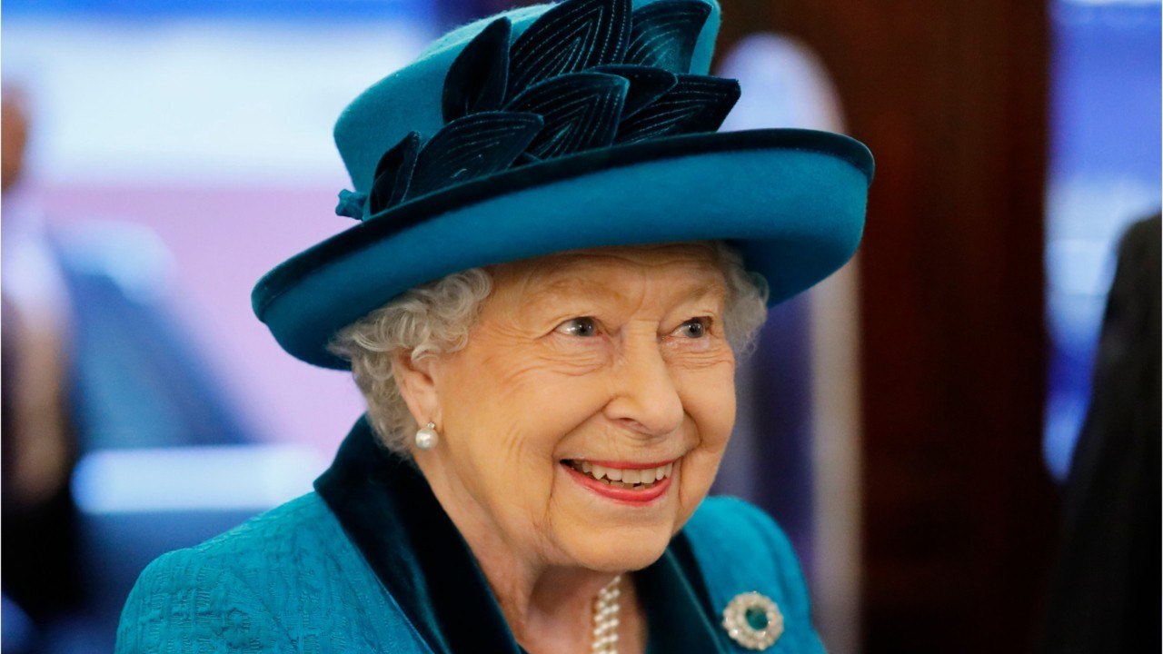 GALA VIDEO - Elizabeth II : sa petite excentricité pour fêter Noël