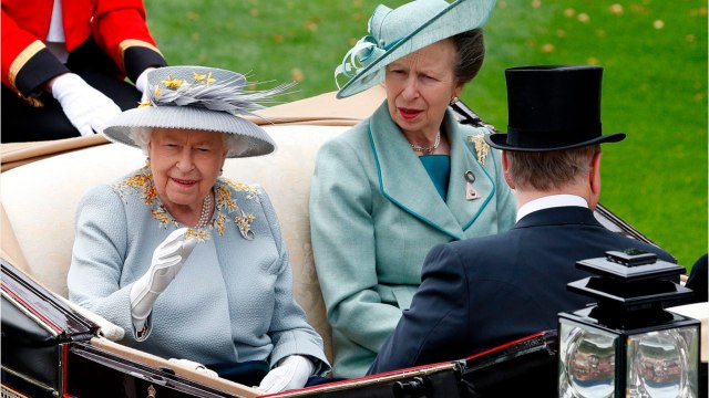 GALA VIDÉO - La princesse Anne et Elizabeth II plus complices qu'il n'y parait : comment leur relation a évolué