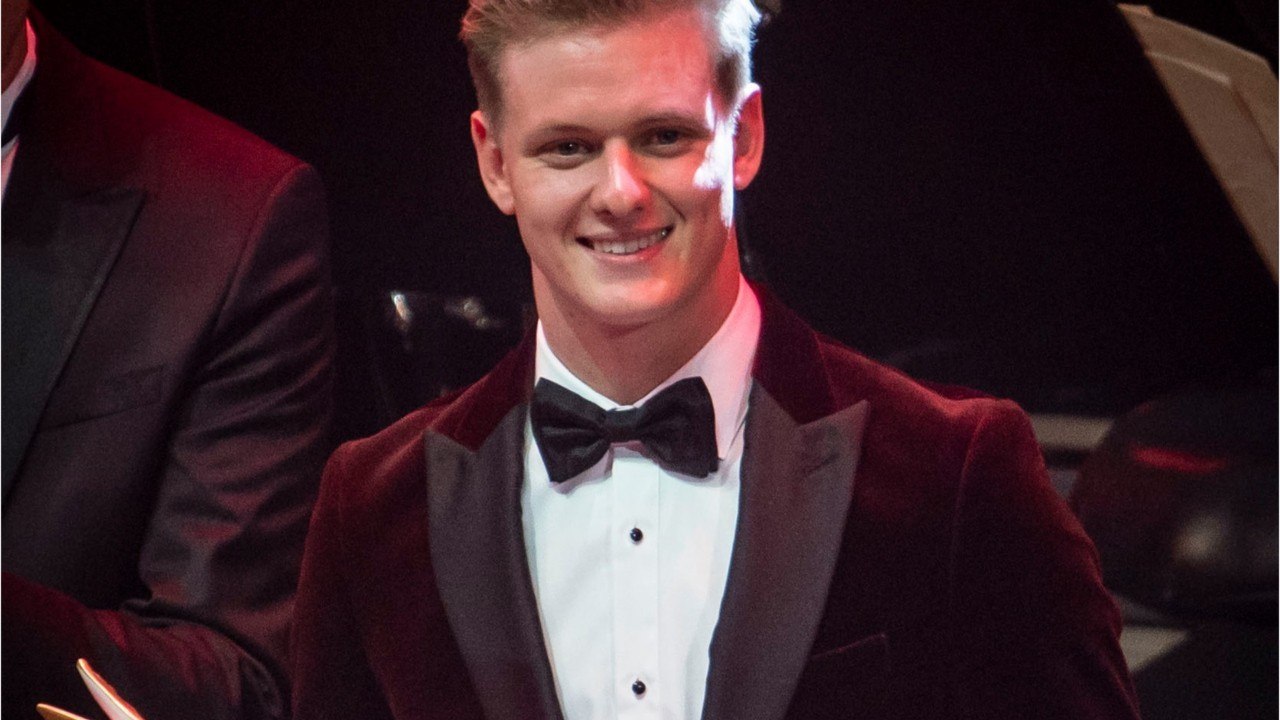 GALA VIDÉO - Mick Schumacher sur les traces de son père : « Il sera toujours le meilleur ! "