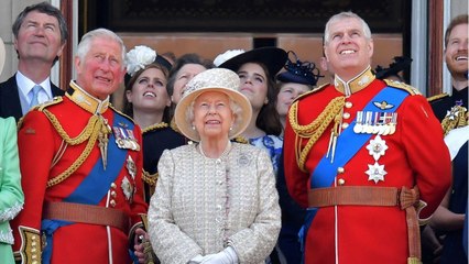 GALA VIDEO - Meghan Markle et Harry, boudés par la reine ? Ce geste d’Elizabeth II qui prouve le contraire