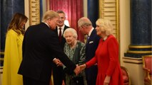 GALA VIDEO - Pourquoi Elizabeth II portait des gants noirs pour recevoir Donald Trump et Emmanuel Macron à Buckingham ?