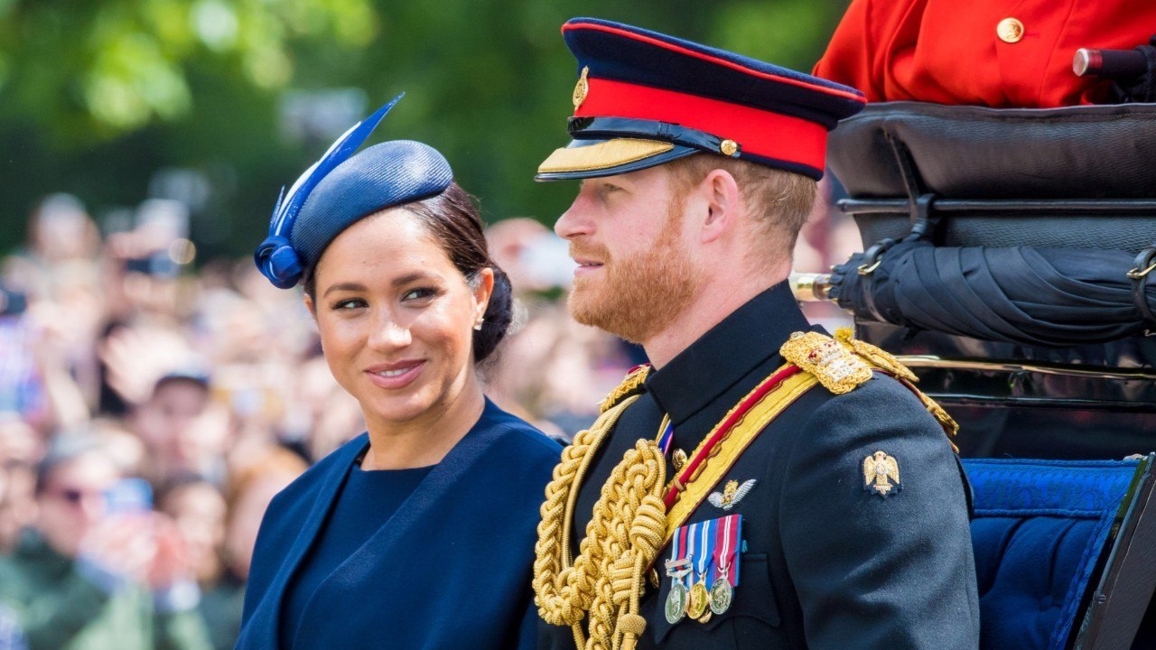 GALA VIDÉO - Aïe, Meghan Markle, Harry et Andrew mis dans le même panier par un ancien collaborateur de la reine !