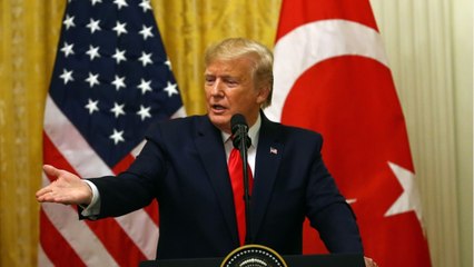 GALA VIDÉO - Donald Trump hué et humilié : il réplique d'une façon étonnante