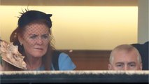 GALA VIDÉO - Le prince Andrew, Sarah Ferguson et leur fille Eugenie se réfugient à Balmoral… avec la reine Elizabeth II !