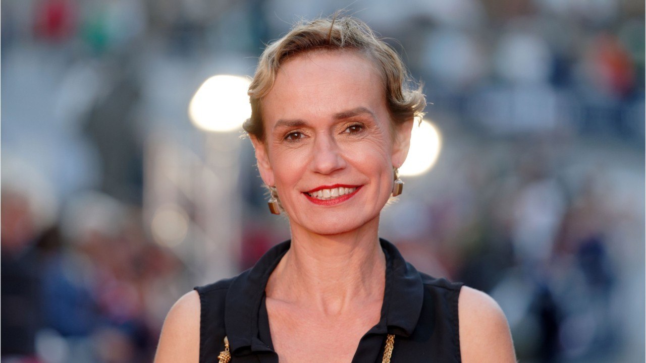 GALA VIDEO - Sandrine Bonnaire victime de violences conjugales : "J'ai eu tous les os du visage cassés"