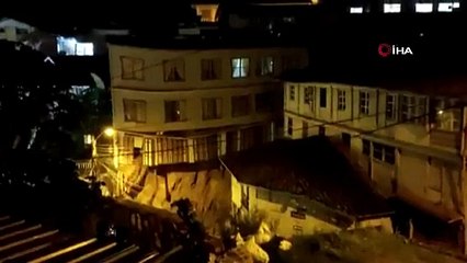 Ekvador’un güneyindeki tarihi bir kasabada oluşan obruk 3 evi yuttu