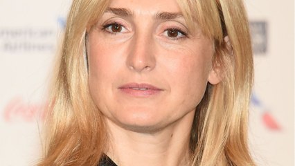 GALA VIDEO - Cette anecdote de l'enfance de Julie Gayet qui en dit long