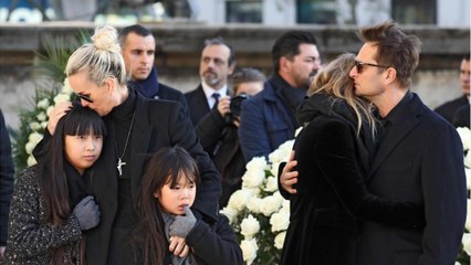 GALA VIDEO – Jade Hallyday fan de mode : à 15 ans, elle arbore le sac que les influenceuses s’arrachent