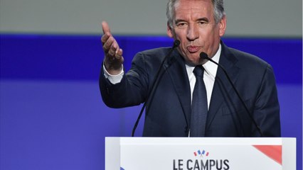 GALA VIDÉO - François Bayrou : après son lancer de manteau à une collaboratrice, il tente de se justifier