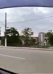 ‘Homem-Aranha’ enforca e derruba criança no trenzinho da alegria