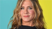 GALA VIDEO - PHOTO – Jennifer Aniston : ce bisou entre filles qui fait parler