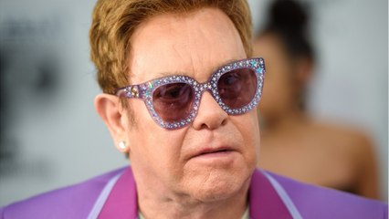 GALA VIDEO - Elton John endeuillé et choqué, il annule un concert