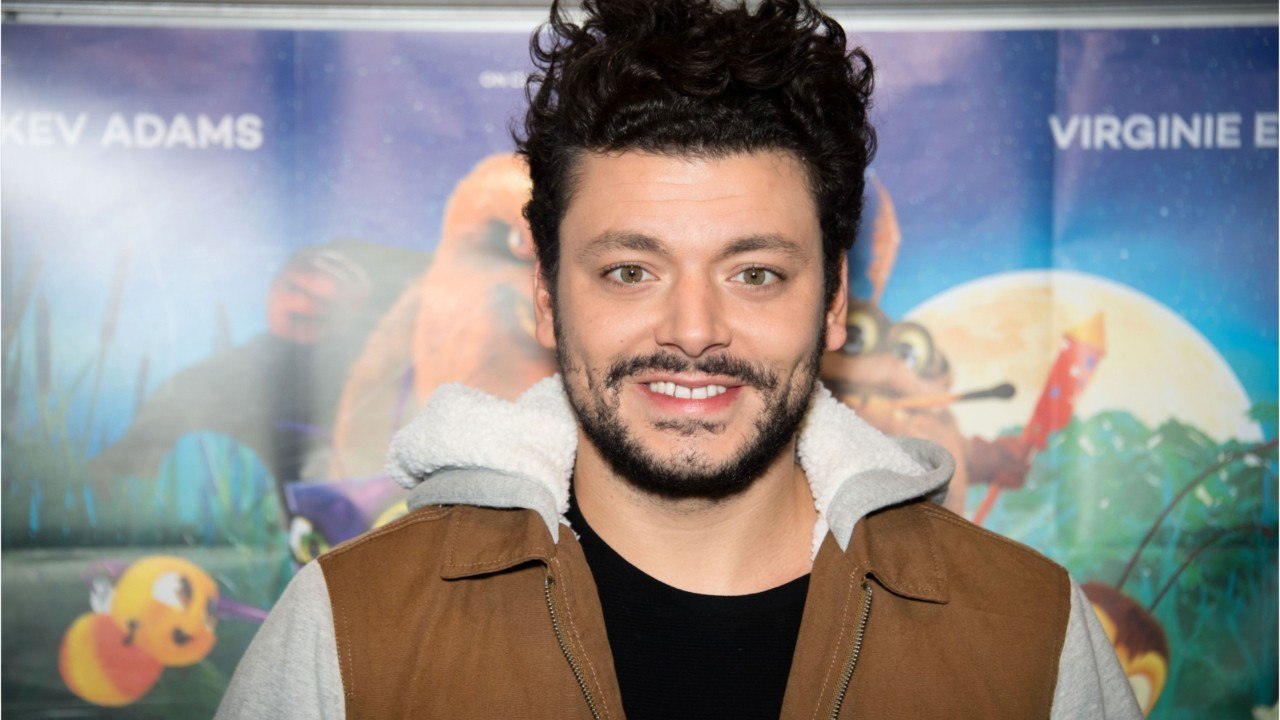 GALA VIDÉO - Kev Adams révèle comment il a rencontré Iris Mittenaere… et c'est très surprenant !