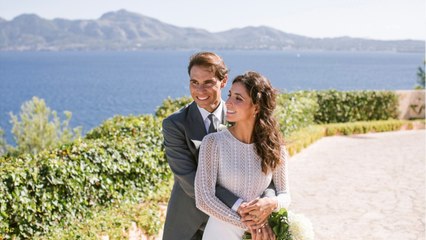 GALA VIDÉO - Mariage de Rafael Nadal : sa femme Xisca s’est-elle inspirée de Meghan Markle pour sa robe ?