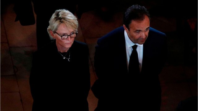 GALA VIDEO - Comment Frédéric Salat-Baroux a bichonné Bernadette Chirac après l’AVC de son mari