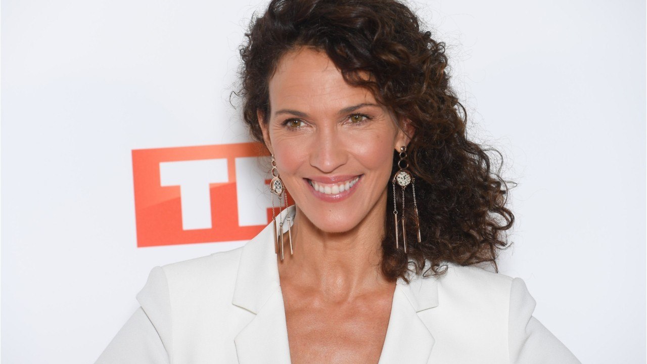 GALA VIDÉO - Linda Hardy sculpturale : l'ex Miss France enflamme la toile avant le prime de Danse avec les stars