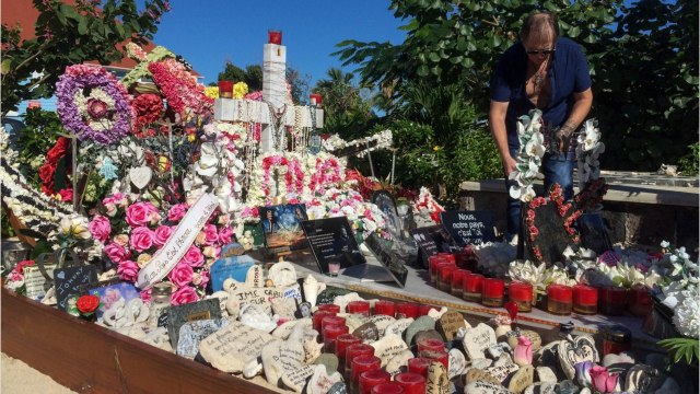 GALA VIDÉO - Exhumation de Johnny Hallyday : « Les travaux du caveau sont quasiment achevés