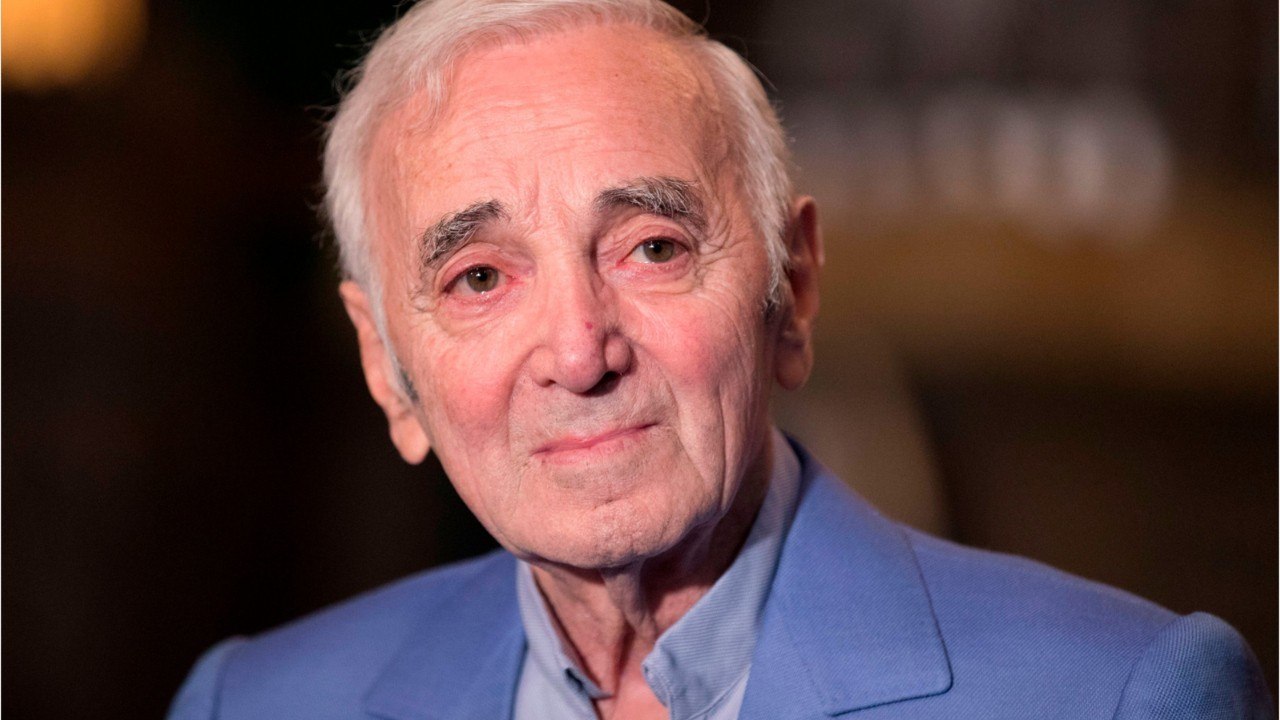 GALA VIDEO : Un an après la mort de Charles Aznavour, le fisc s’intéresse à ses tournées