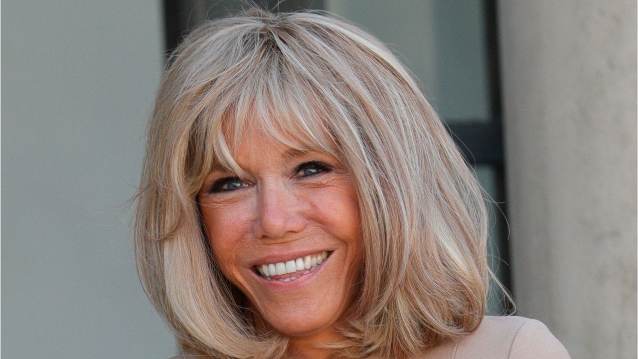 GALA VIDEO - Brigitte Macron « triste " : elle réagit avec émotion au suicide d’une directrice d’école
