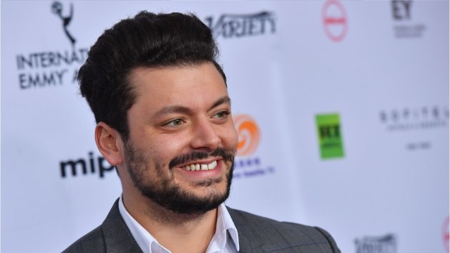 GALA VIDEO - Emmanuel Macron : comment Kev Adams a pu se procurer son numéro de portable