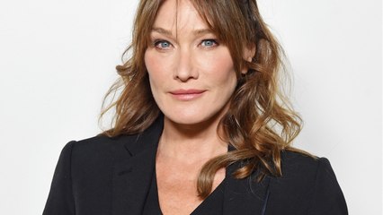 GALA VIDEO - Carla Bruni : avec les hommes, elle assume d'être vieux jeu