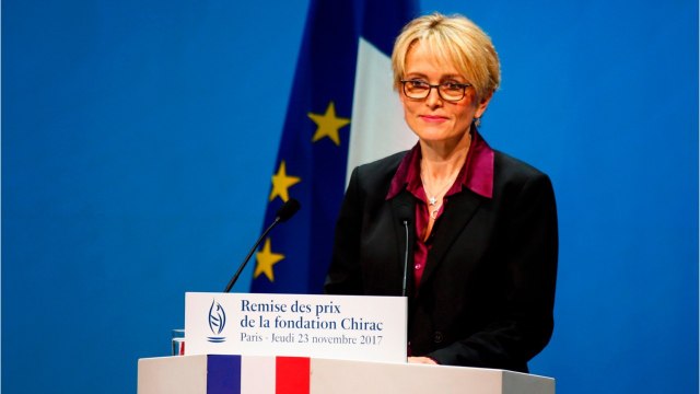 GALA VIDEO - Claude Chirac ambiguë vis-à-vis de la médiatisation ? Quand elle posait dans Elle avec Vincent Lindon