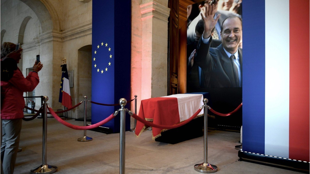 GALA VIDEO - Cette photo de Jacques Chirac jamais publiée à la demande de sa fille Claude et enfermée dans un coffre-fort