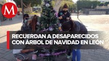 Colectivo adorna árbol de navidad en León para recordar a personas desaparecidas