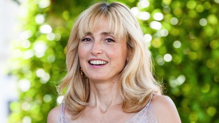 GALA VIDÉO - Julie Gayet : cette petite phrase maladroite de François Hollande à l'une de ses amies