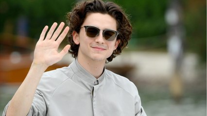 GALA VIDEO - Lily-Rose Depp et Timothée Chalamet, leur baiser torride à Capri détourné par des internautes : c'est très drôle !