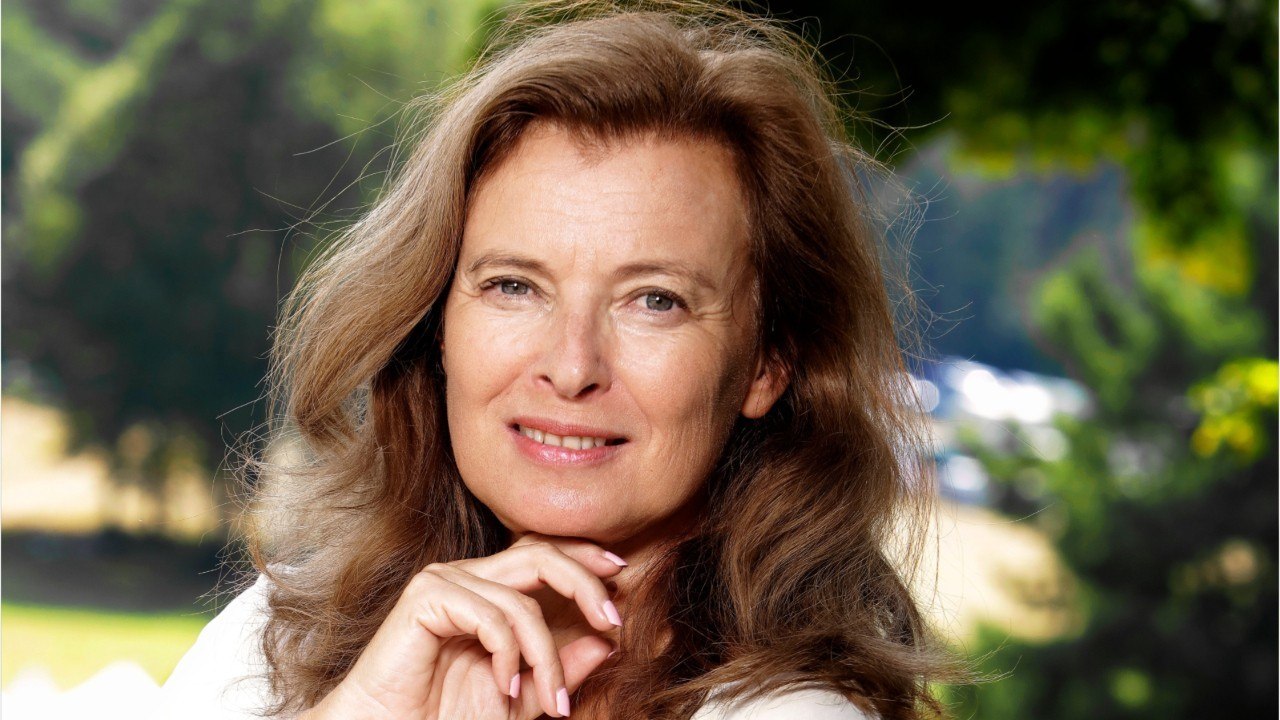 GALA VIDEO - Valérie Trierweiler « bouleversée " lors de son retour à l’Elysée : ce jour où elle a pris sa revanche
