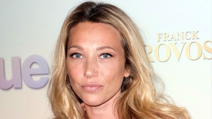 GALA VIDEO - « Un fraudeur " : Laura Smet s'en prend violemment au père de Laeticia