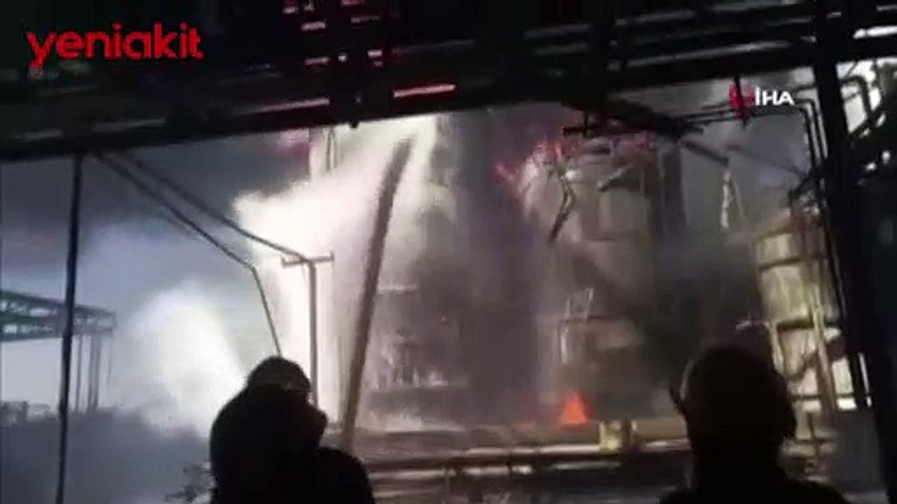 Hindistan'da yangın çıkan fabrikada art arda patlama: Ölü ve yaralılar var