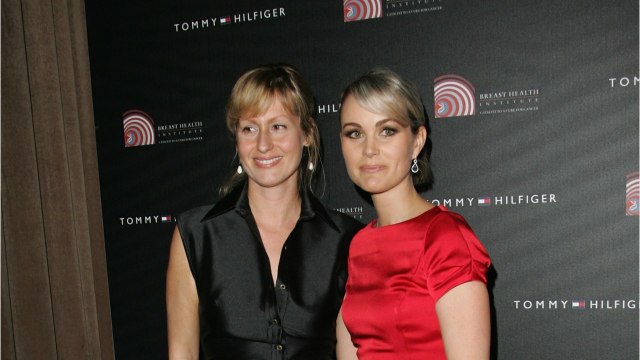 GALA VIDÉO - Laeticia Hallyday, Pourquoi Est-elle Fâchée Avec Luana Belmondo ? (1)