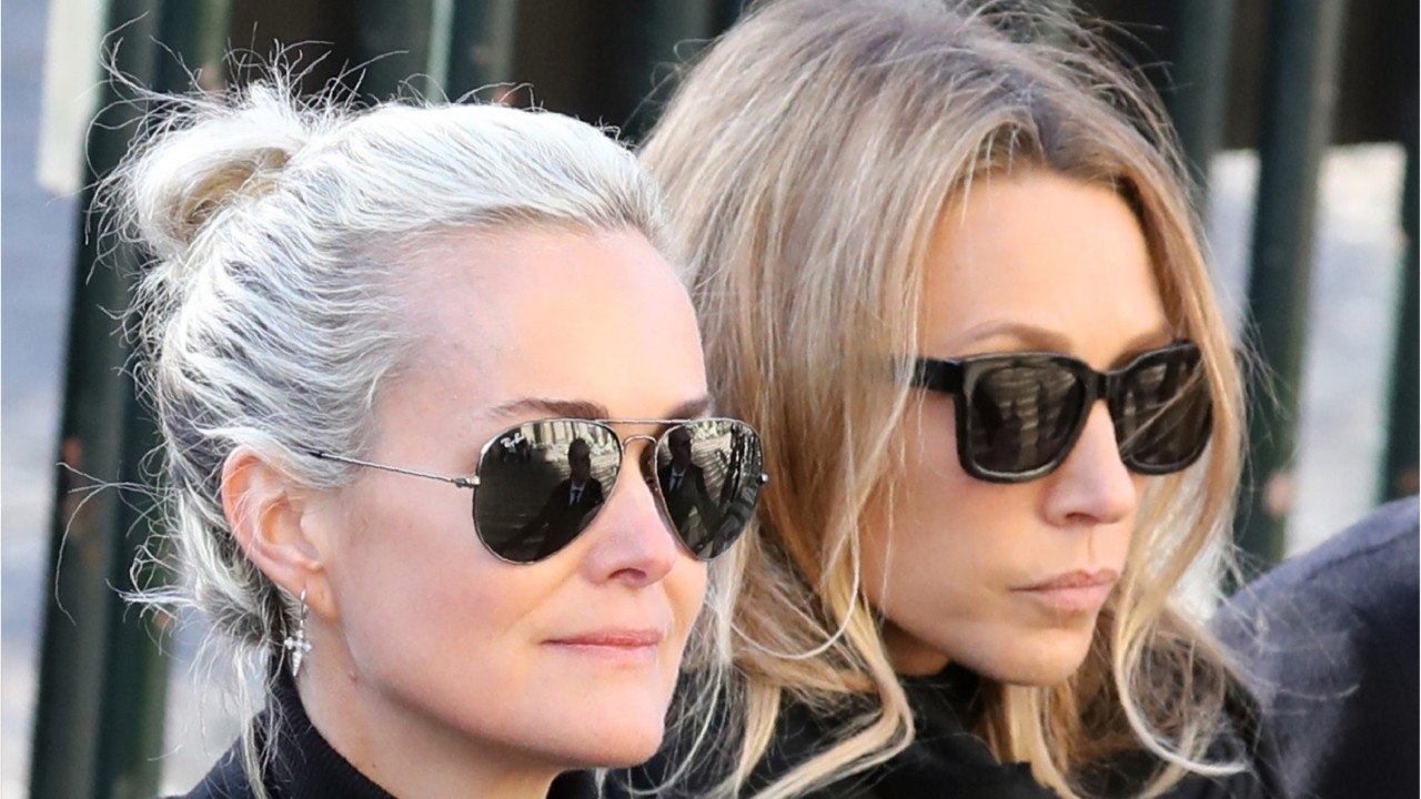 GALA VIDEO : Le corps de Johnny Hallyday exhumé : ses premiers enfants Laura et David n’ont pas été prévenus