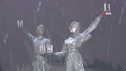 Şehir merkezinin yüksek kesimlerinde kar yağışı etkili oldu