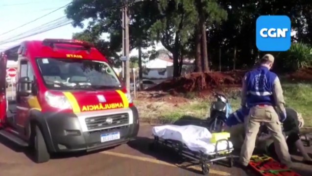 Ao passar por buraco na via, motociclista sofre queda, fica ferida e precisa dos cuidados do Siate no Bairro São Cristóvão