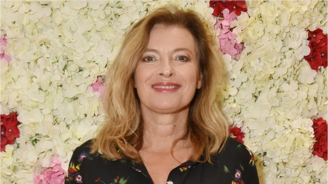 GALA VIDEO - François Hollande a-t-il du souci à se faire ? Valérie Trierweiler lui consacre un chapitre dans son nouveau livre