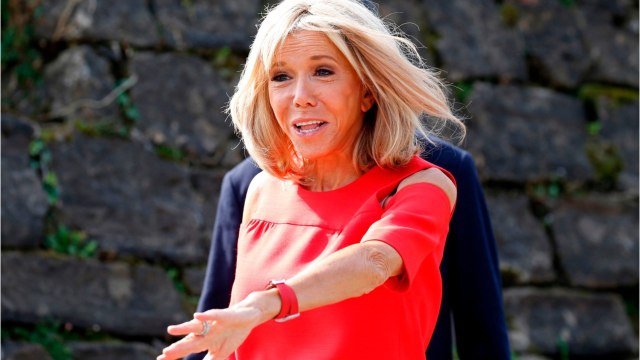 GALA VIDÉO - Brigitte Macron attaquée sur son âge : ce petit mot de Carla Bruni qui l’a touchée