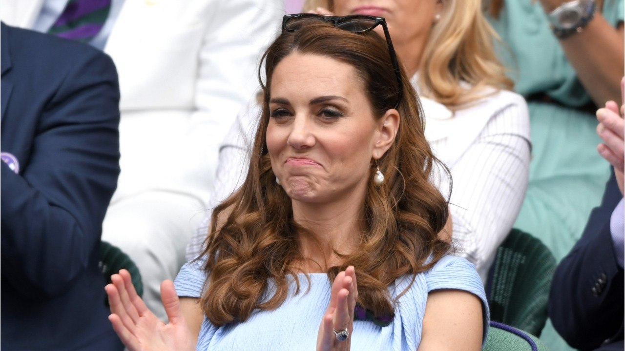 GALA VIDEO - Une fan accro aux looks de Kate Mi...
