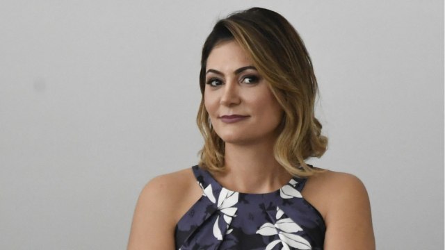 GALA VIDÉO - Jair Bolsonaro : qui est sa femme Michelle ?