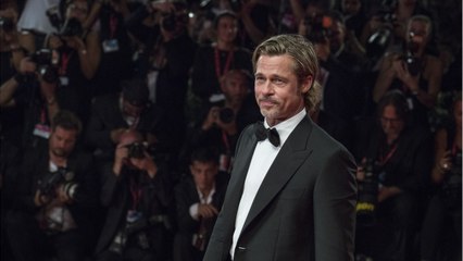 GALA VIDÉO - Brad Pitt arbore un nouveau tatouage, les fans s'imaginent que c'est pour Angelina Jolie