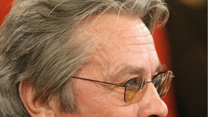 GALA VIDÉO - Alain Delon « va mieux ", selon Michel Drucker