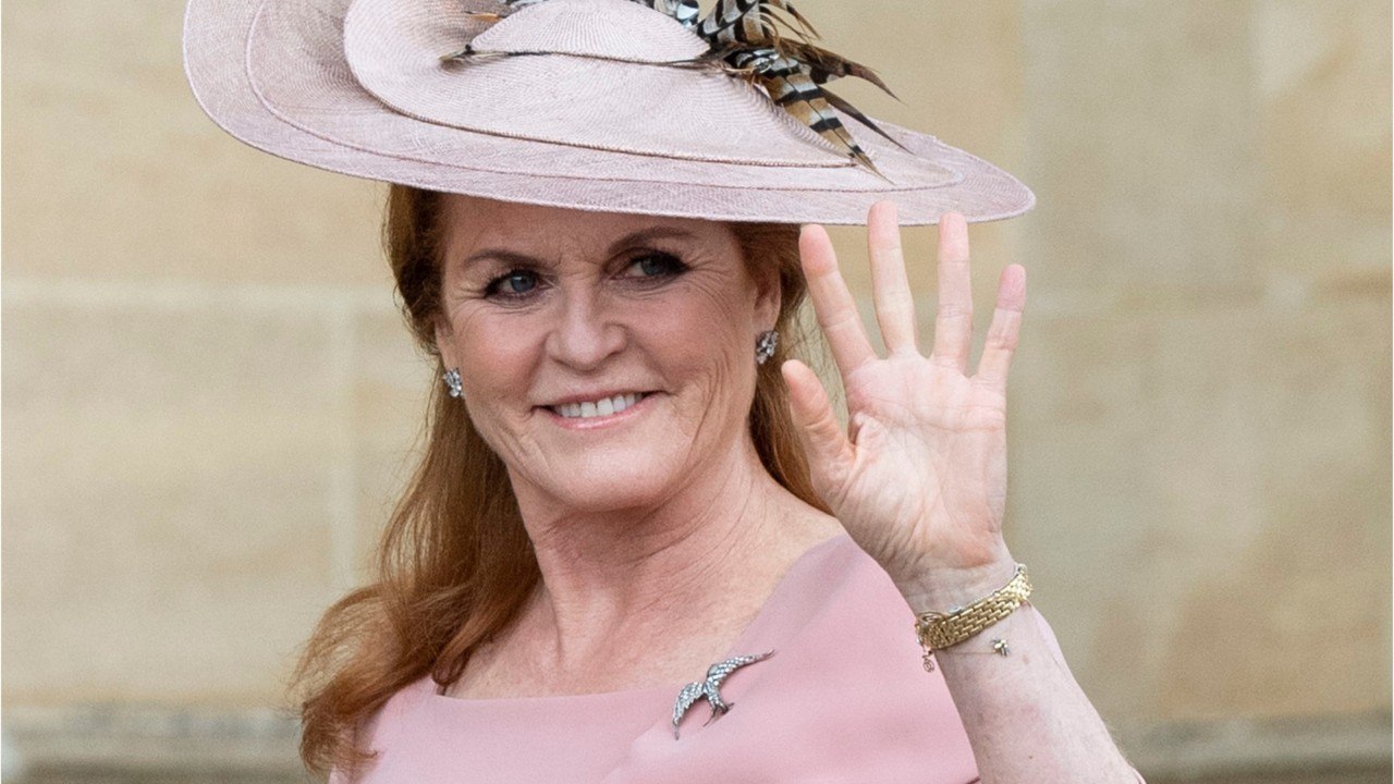 GALA VIDEO - Sarah Ferguson a quitté Balmoral avant de gros ennuis : son nom mêlé à l’affaire Jeffrey Epstein