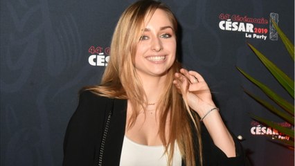 GALA VIDÉO – Emma Smet s'éclate avec deux beaux gosses à Mykonos