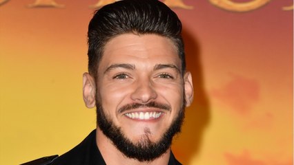 GALA VIDEO - Rayane Bensetti ému pendant le doublage du Roi Lion : cette scène qui lui a rappelé son père