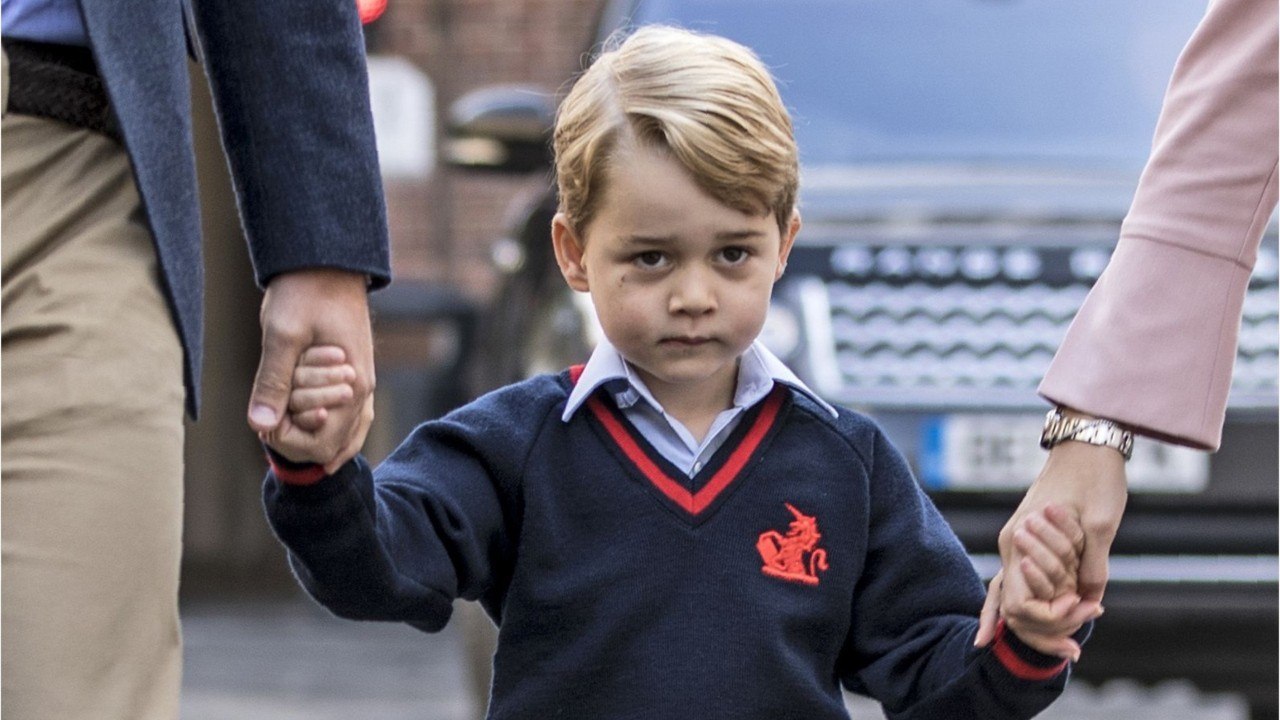 GALA VIDEO - Le prince George ne résiste pas aux facéties d’un membre adulte de la famille royale
